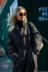 grey coat, sunglasses, street style, jonathan paciullo, FW, frenchystyle, fashion week, NYFW, NEW YORK, AUTUMN WINTER 2018-2019, AW 18-19, FALL WINTER 2018-2019, FW 18-19, vertical, atmosphere details, detail, linda tol