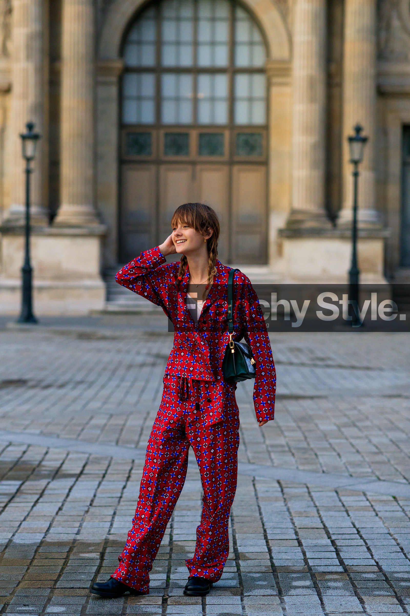 red shirt, red pants, monogrammed pants, monogrammed shirt, pyjama look, pyjama shirt, pyjama pants, monogrammed bag, louis vuitton bag, louis vuitton pants, louis vuitton shirt, black leather bag, shoulder bag, louis vuitton total look, PARIS, PFW, SPRING SUMMER 2020, SS 20, fashion week, frenchystyle, FW, jonathan paciullo, street style, vertical, full length