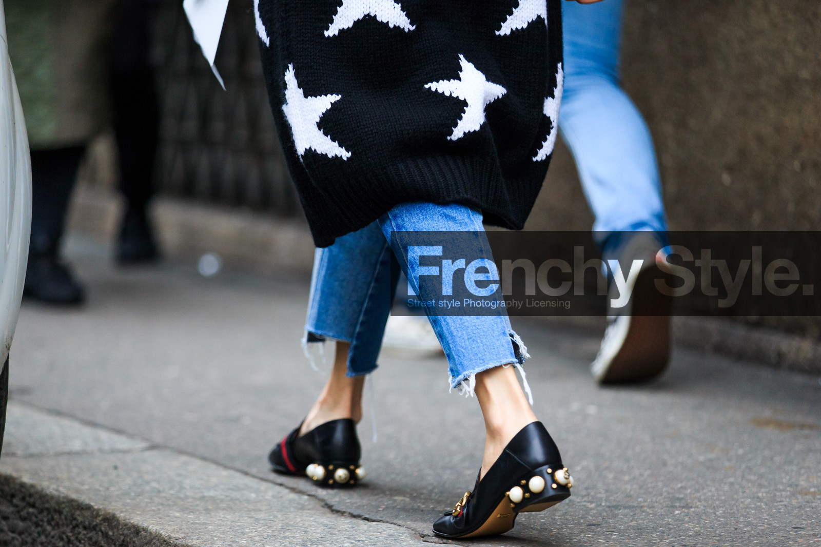 atmosphere details, AUTUMN WINTER 2016-2017, AW 16-17, black cardigan, black knit, black loafers, black sweater, blue denim, denim pants, detail, embroidered sweater, FALL WINTER 2016-2017, fashion week, frenchystyle, FW, FW 16-17, gucci, horizontal, jeans, jonathan paciullo, leather shoes, LFW, LONDON, MENSWEAR, pearls, printed sweater, ripped pants, stars, street style, sunglasses, trousers, vêtements, yoyo cao