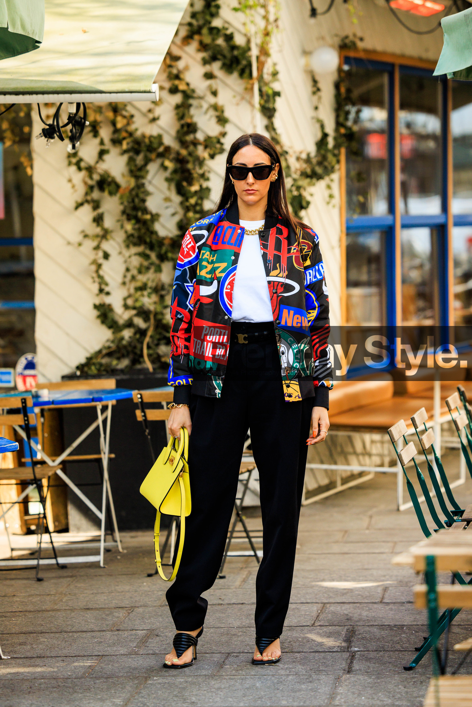 multicolor jacket, printed jacker, white tshirt, celine belt, black trousers, black sandals, yellow bag, black sunglasses, street style, jonathan paciullo, FW, frenchystyle, fashion week, AUTUMN WINTER 2022-2023, FALL WINTER 2022_2023, FW 22-23, PFW, PARIS, full length, vertical