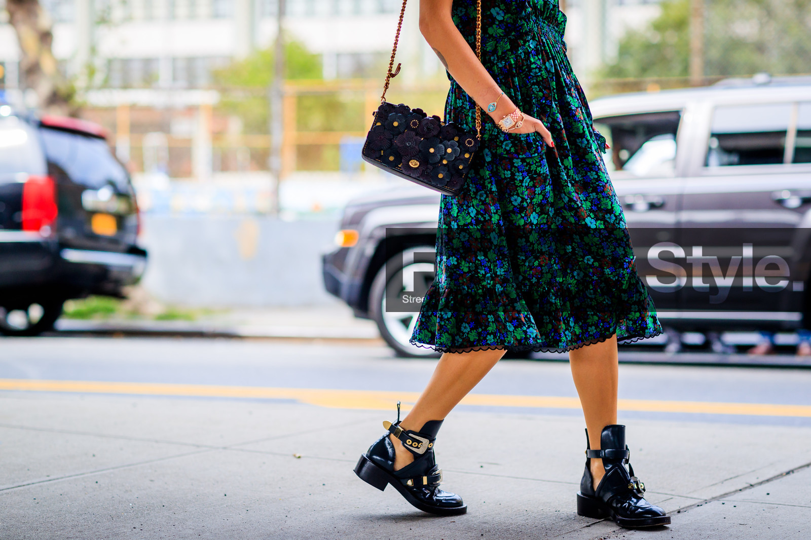 atmosphere details, black bag, black boots, black shoes, detail, embroidered bag, fashion week, frenchystyle, FW, graphic bag, graphic dress, green dress, horizontal, jonathan paciullo, leather bag, leather shoes, leonie hanne, NEW YORK, NYFW, printed dress, SPRING SUMMER 2018, SS 18, street style