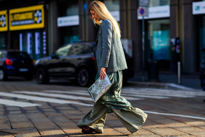 ada kokosar, atmosphere details, AUTUMN WINTER 2017-2018, AW 17-18, blazer, FALL WINTER 2017-2018, fashion week, frenchystyle, full length, FW, FW 17-18, green dress, green pants, grey jacket, horizontal, jonathan paciullo, leather bag, leather shoes, MFW, MILAN, shiny bag, silk dress, silver bag, street style, trousers, wide pants