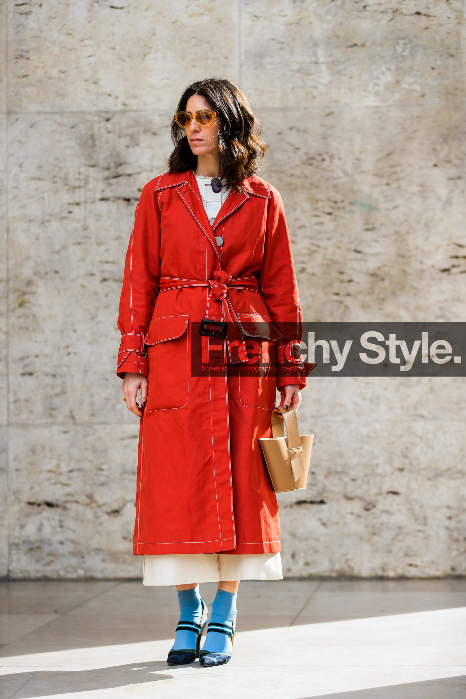 beige bag, black shoes, blue shoes, blue socks, camel bag, high heels, leather bag, leather shoes, red coat, sunglasses, turquoise, street style, jonathan paciullo, FW, frenchystyle, fashion week, PFW, PARIS, AUTUMN WINTER 2018-2019, FALL WINTER 2018-2019, FW 18-19, vertical, full length, deborah reyner sebag