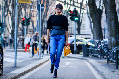 atmosphere details, AUTUMN WINTER 2017-2018, AW 17-18, black belt, black shoes, black sweater, blue denim, denim pants, evangelie smyrniotaki, FALL WINTER 2017-2018, fashion week, frenchystyle, full length, FW, FW 17-18, high heels, horizontal, jeans, jonathan paciullo, leather bag, leather belt, leather shoes, MFW, MILAN, street style, sunglasses, trousers, yellow bag