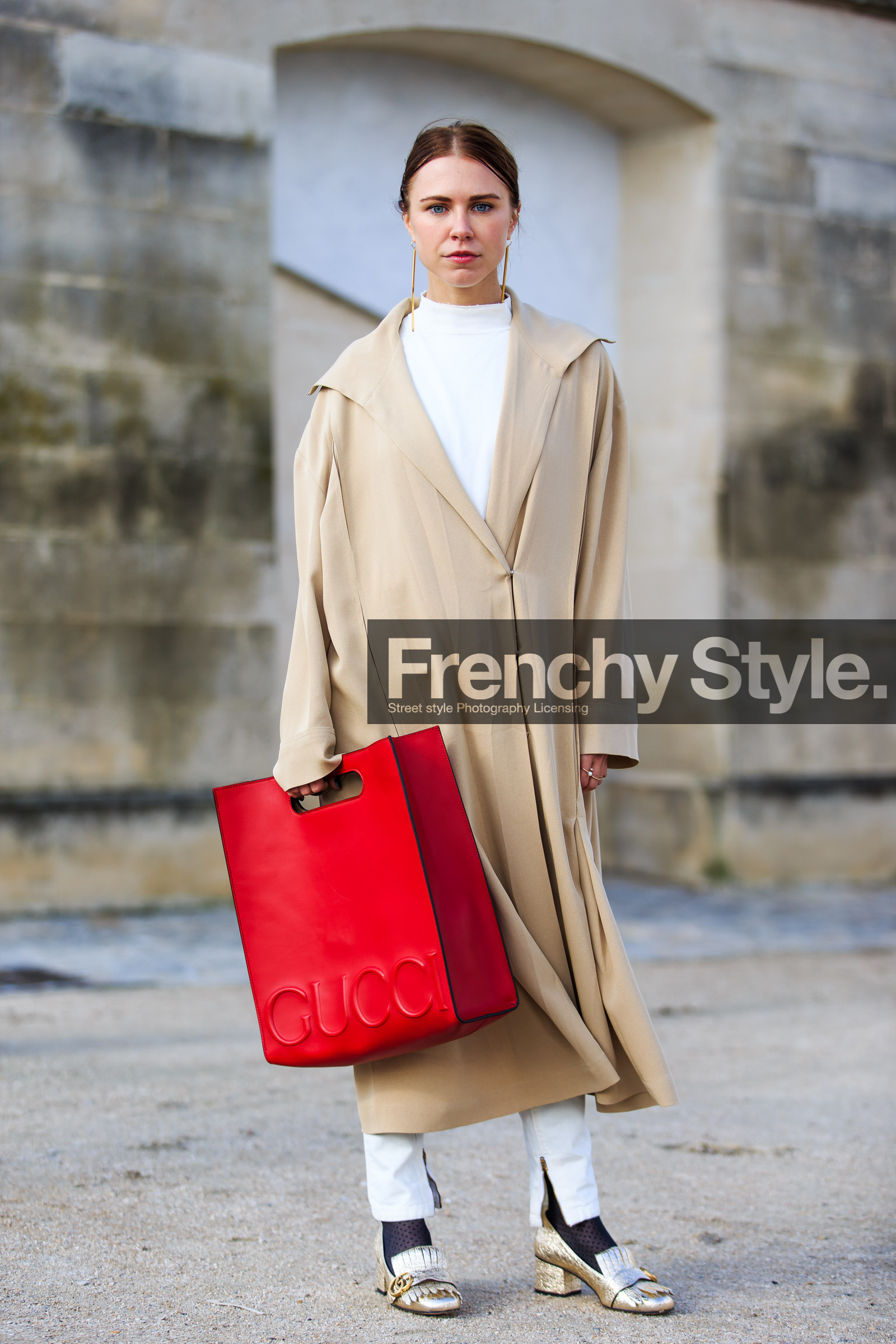 AUTUMN WINTER 2016-2017, AW 16-17, beige coat, courtney trop, FALL WINTER 2016-2017, fashion week, frenchystyle, full length, FW, FW 16-17, glitter, golden shoes, gucci, jonathan paciullo, leather bag, leather shoes, PARIS, PFW, red bag, shiny shoes, street style, tote bag, vertical, white top