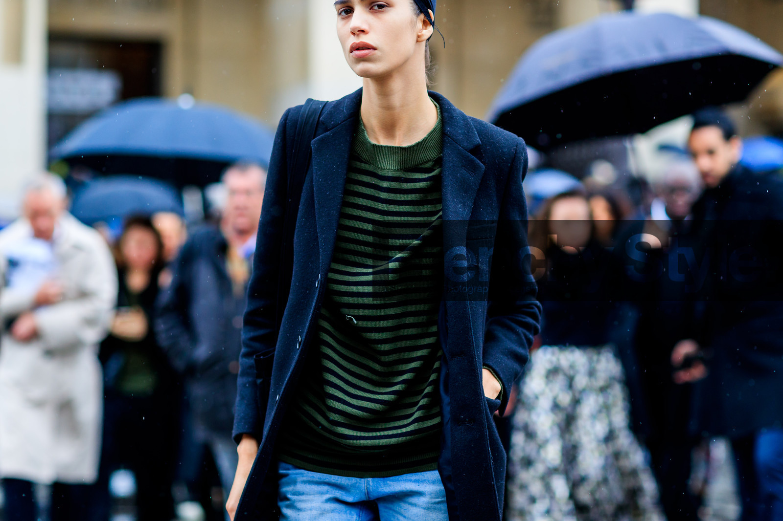 atmosphere details, AUTUMN WINTER 2017-2018, AW 17-18, black jacket, blue denim, denim pants, detail, FALL WINTER 2017-2018, fashion week, frenchystyle, FW, FW 17-18, graphic sweater, green sweater, horizontal, jeans, jonathan paciullo, mica arganaraz, model, PARIS, PFW, printed sweater, street style, striped sweater, trousers