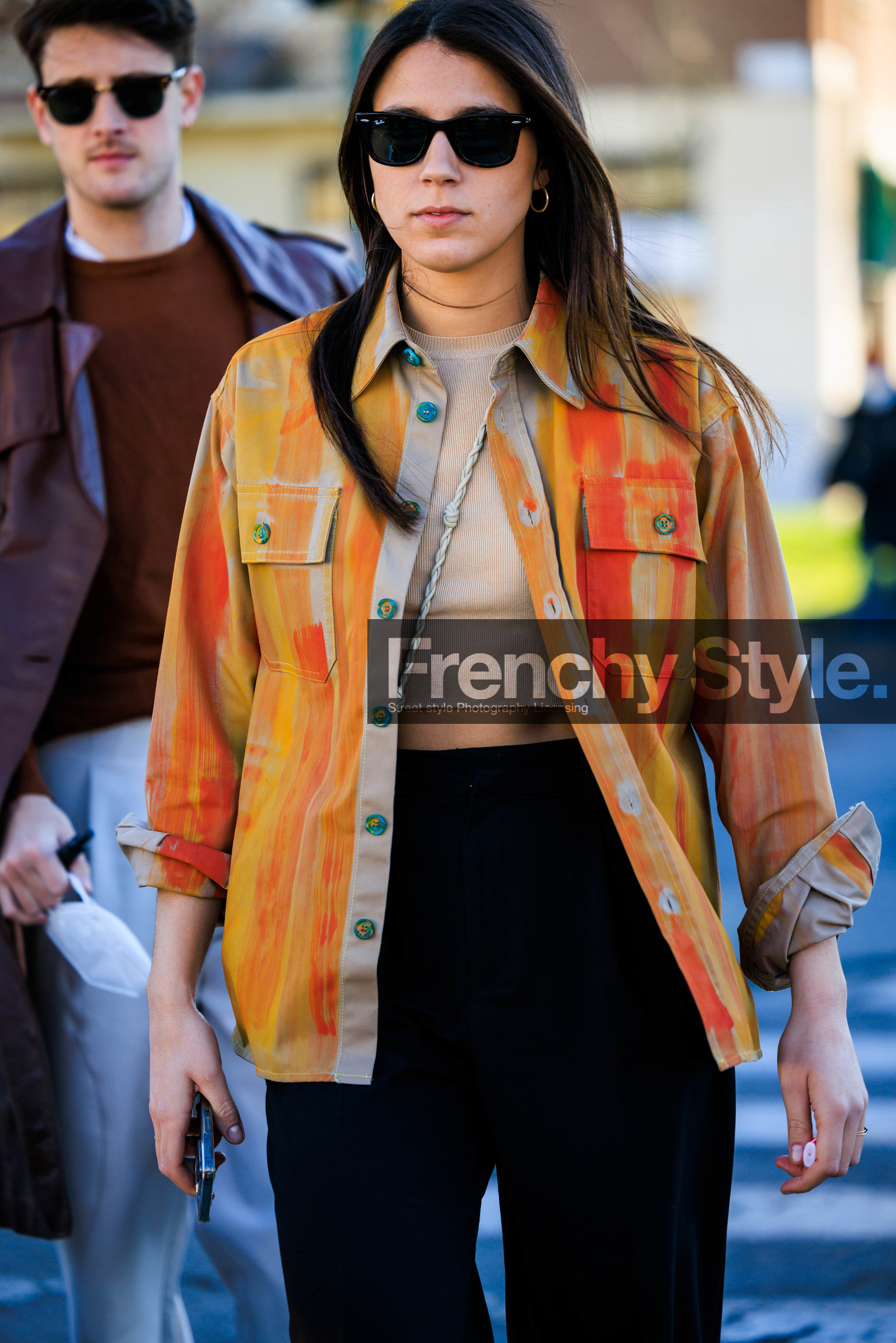 orange shirt, painted shirt, buttones shirt, cropped top, knitted top, beige top, black pants, rayban glasses, black sungalasses, fashion week, frenchystyle, FW, jonathan paciullo, street style, vertical, atmosphere details, detail