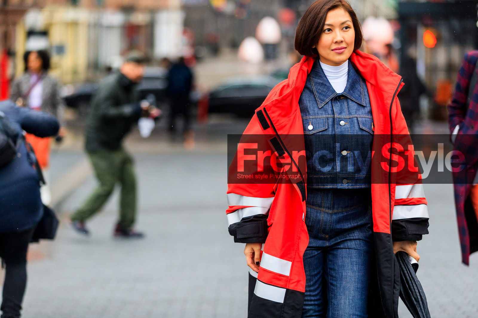 black bag, blue denim, denim jacket, denim pants, graphic jacket, jeans, leather bag, printed jacket, red jacket, trousers, turtleneck sweater, white sweater, street style, jonathan paciullo, FW, frenchystyle, fashion week, NYFW, NEW YORK, AUTUMN WINTER 2018-2019, AW 18-19, FALL WINTER 2018-2019, FW 18-19, atmosphere details, horizontal, detail