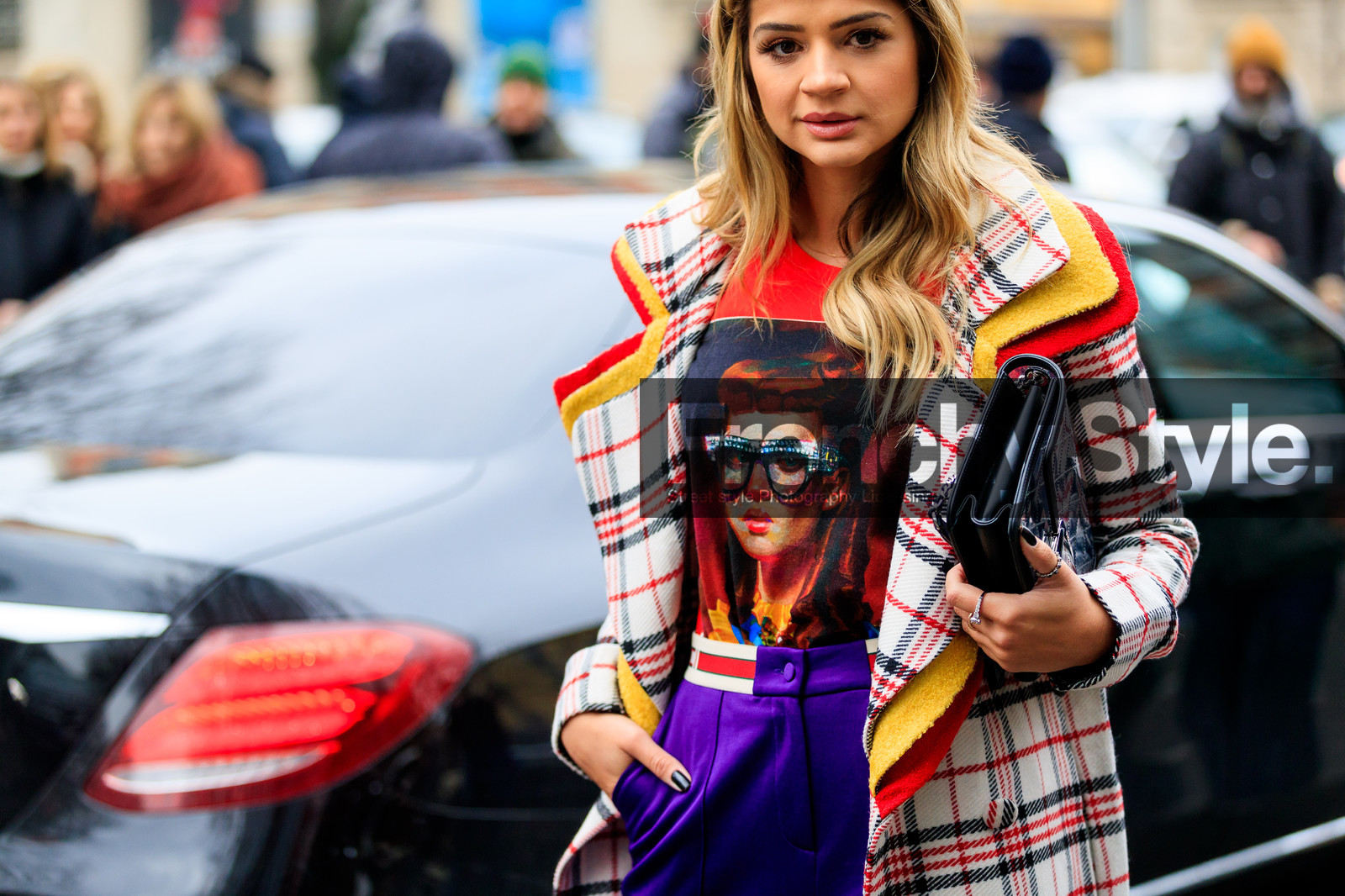 black bag, chanel handbag, checked, graphic jacket, graphic top, gucci, leather bag, long coat, plaid, printed jacket, printed t shirt, purple pants, red coat, red t shirt, tartan, transparent bag, trousers, white coat, fashion week, frenchystyle, FW, jonathan paciullo, street style, MFW, MILAN, AUTUMN WINTER 2018-2019, FALL WINTER 2018-2019, FW 18-19, horizontal, atmosphere details, thassia naves