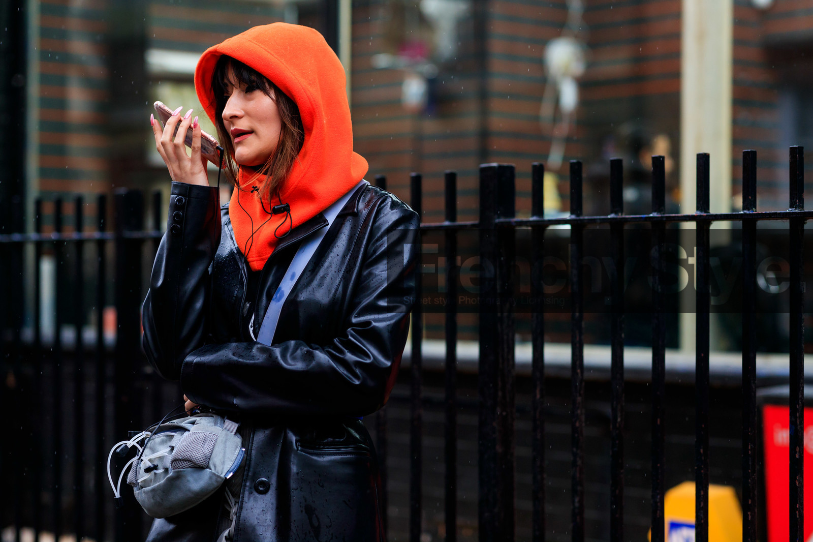 black coat, grey bag, hoodie, leather bag, leather coat, red sweater, LONDON, LFW, fashion week, frenchystyle, FW, jonathan paciullo, street style, AUTUMN WINTER 2019-2020, AW 19-20, FW 19-20, FALL WINTER 2019-2020, horizontal, atmosphere details, detail