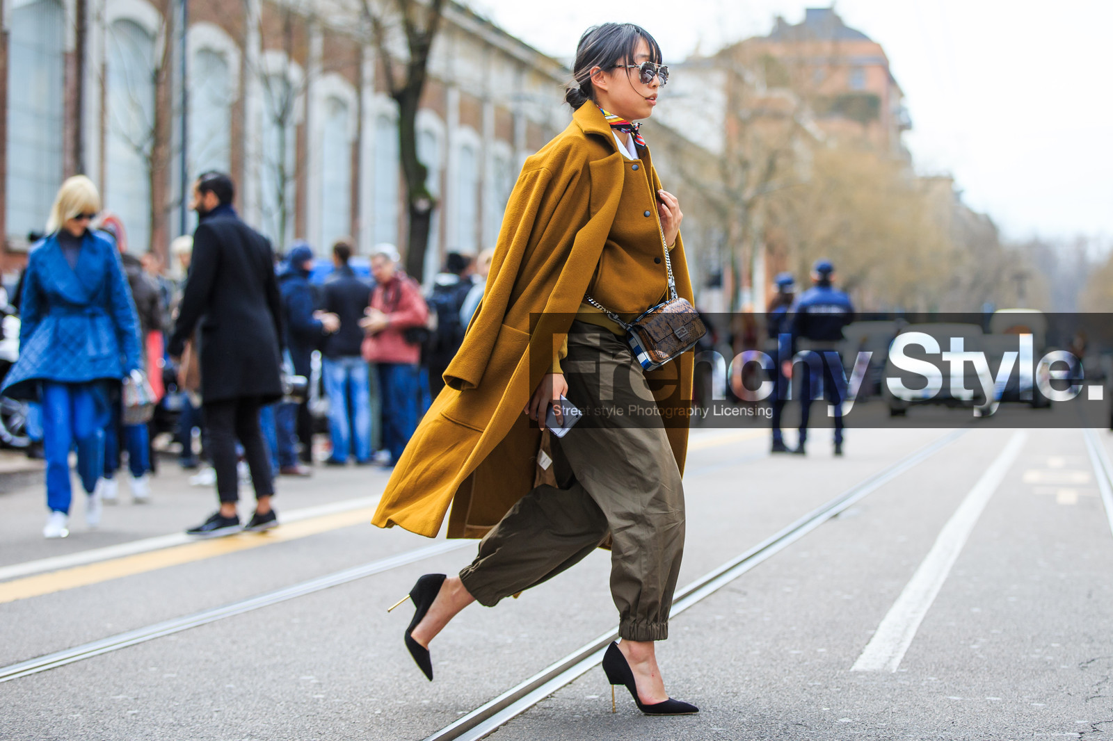 animal print, atmosphere details, AUTUMN WINTER 2016-2017, AW 16-17, black heels, black shoes, brown bag, camel coat, camel jacket, FALL WINTER 2016-2017, fashion week, fendi, frenchystyle, full length, FW, FW 16-17, graphic bag, green pants, high heels, high waist, horizontal, jonathan paciullo, kaki pants, leather bag, leather shoes, LFW, LONDON, margaret, zhang, MENSWEAR, over the shoulder, snake print, street style, striped bag, stripes, suede shoes, sunglasses, sweatpants, teddy jacket, tied up scarf, trousers, white shirt