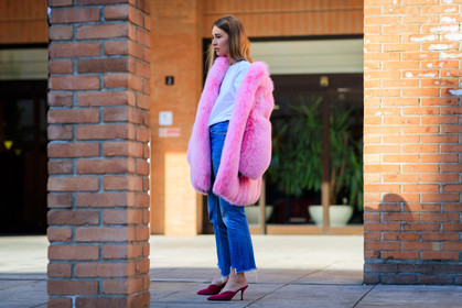 atmosphere details, AUTUMN WINTER 2017-2018, AW 17-18, blue denim, chiara capitani, denim pants, FALL WINTER 2017-2018, fashion week, frenchystyle, full length, fur jacket, FW, FW 17-18, high heels, horizontal, jeans, jonathan paciullo, leather shoes, MFW, MILAN, pink fur, pink jacket, pink shoes, street style, trousers, white shirt