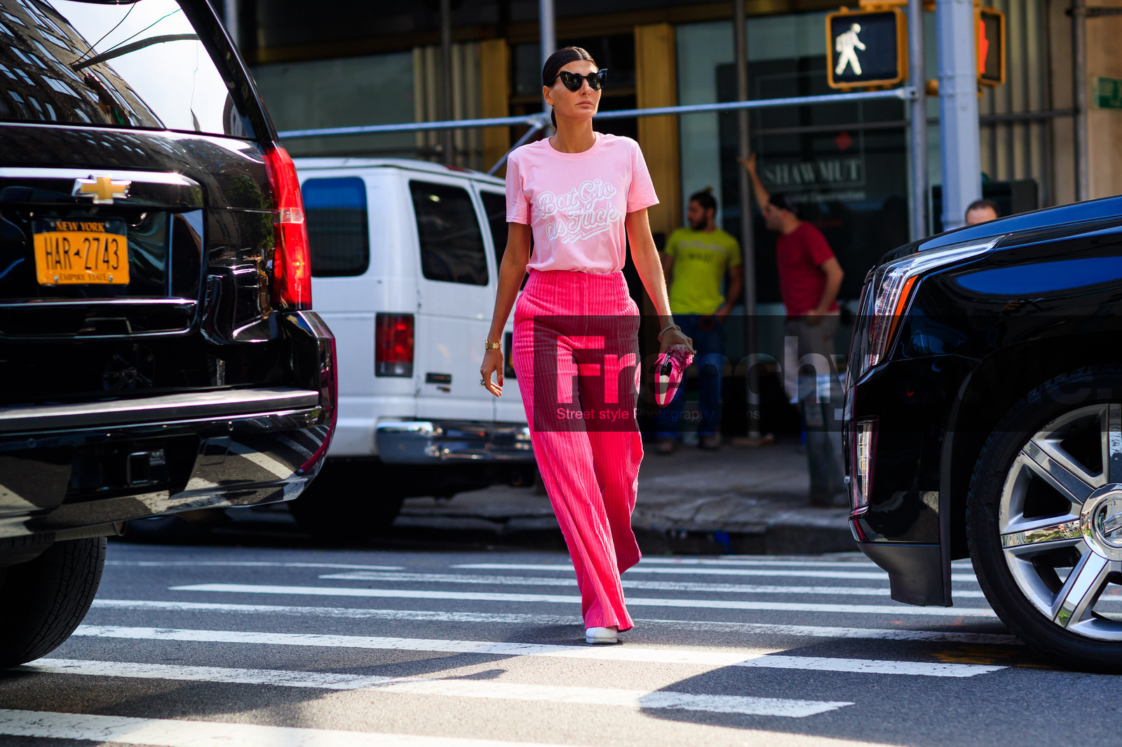 atmosphere details, corduroy, fashion week, frenchystyle, full length, fun sunglasses, FW, giovanna battaglia, horizontal, jonathan paciullo, leather bag, leather shoes, NEW YORK, NYFW, pink bag, pink pants, pink t shirt, printed t shirt, SPRING SUMMER 2018, SS 18, street style, sunglasses, trousers