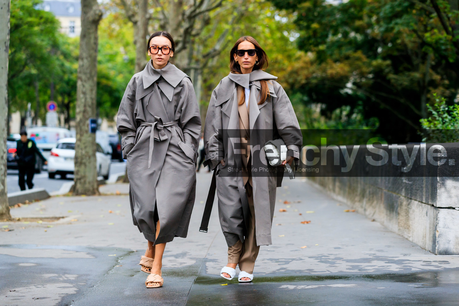 beatrice gutu, bottega veneta look, bottega veneta shoes, bottega veneta trench coat, grey trench coat, oversize trench coat, big collar, celine sunglasses, big glasses, scale sunglasses, jacket dress, belted trench coat, plaited sandals, light beige leather sandals, chloe loulou de saison, bottega veneta look, bottega veneta shoes, bottega veneta trench coat, grey trench coat, oversize trench coat, big collar, white leather bag, light beige jacket, light beige pants, light beige suits, oversize jacket, oversize pants, oversize suits, plaited leather bag, quilted shoes, fashion week, frenchystyle, FW, jonathan paciullo, street style, SPRING SUMMER 2020, SS 20, PFW, PARIS, horizontal, atmosphere details, full length