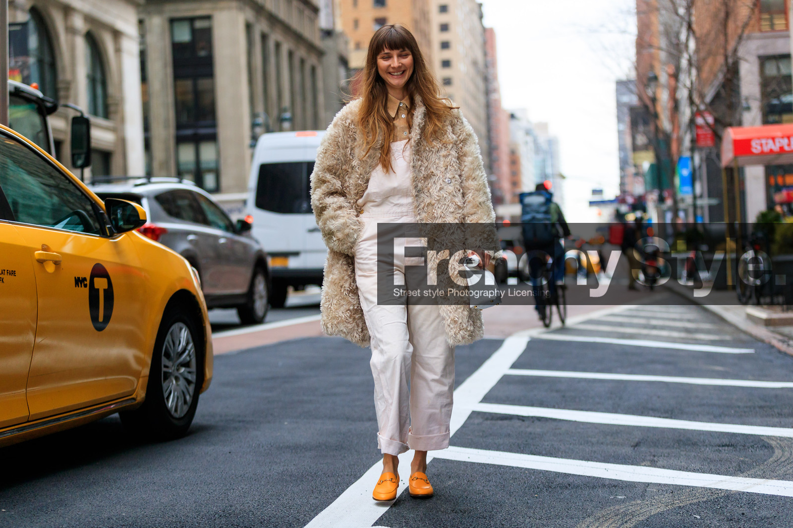 beige coat, Fur coat, gucci, leather bag, leather shoes, loafers, trousers, white coat, white fur, white overall, yellow shoes, street style, jonathan paciullo, FW, frenchystyle, fashion week, NYFW, NEW YORK, AUTUMN WINTER 2018-2019, AW 18-19, FALL WINTER 2018-2019, FW 18-19, atmosphere details, horizontal, full length, brie welch