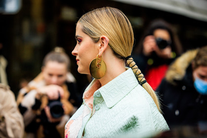 details, close up, fendi earrings, golden earrings, big disk earrings, fendi, pony tail, laced tail, blond, fashion week, frenchystyle, FW, jonathan paciullo, street style, PARIS, PFW, SPRING SUMMER 2022, SS 22, detail, atmosphere details, horizontal
