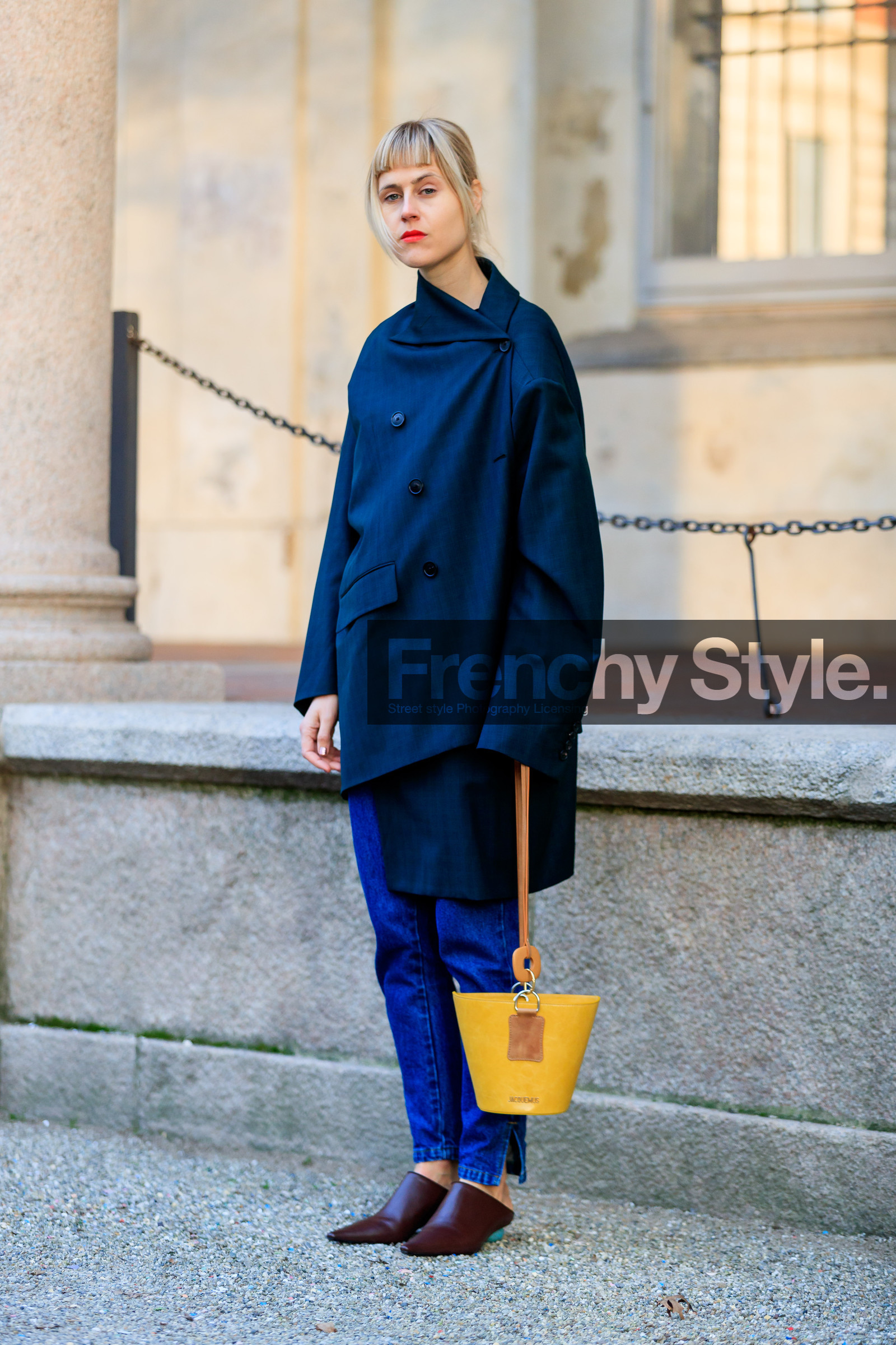 black jacket, blue denim, brown shoes, denim pants, high heels, jacquemus, jeans, leather bag, leather shoes, trousers, yellow bag, fashion week, frenchystyle, FW, jonathan paciullo, street style, MFW, MILAN, AUTUMN WINTER 2018-2019, FALL WINTER 2018-2019, FW 18-19, vertical, full length, linda tol