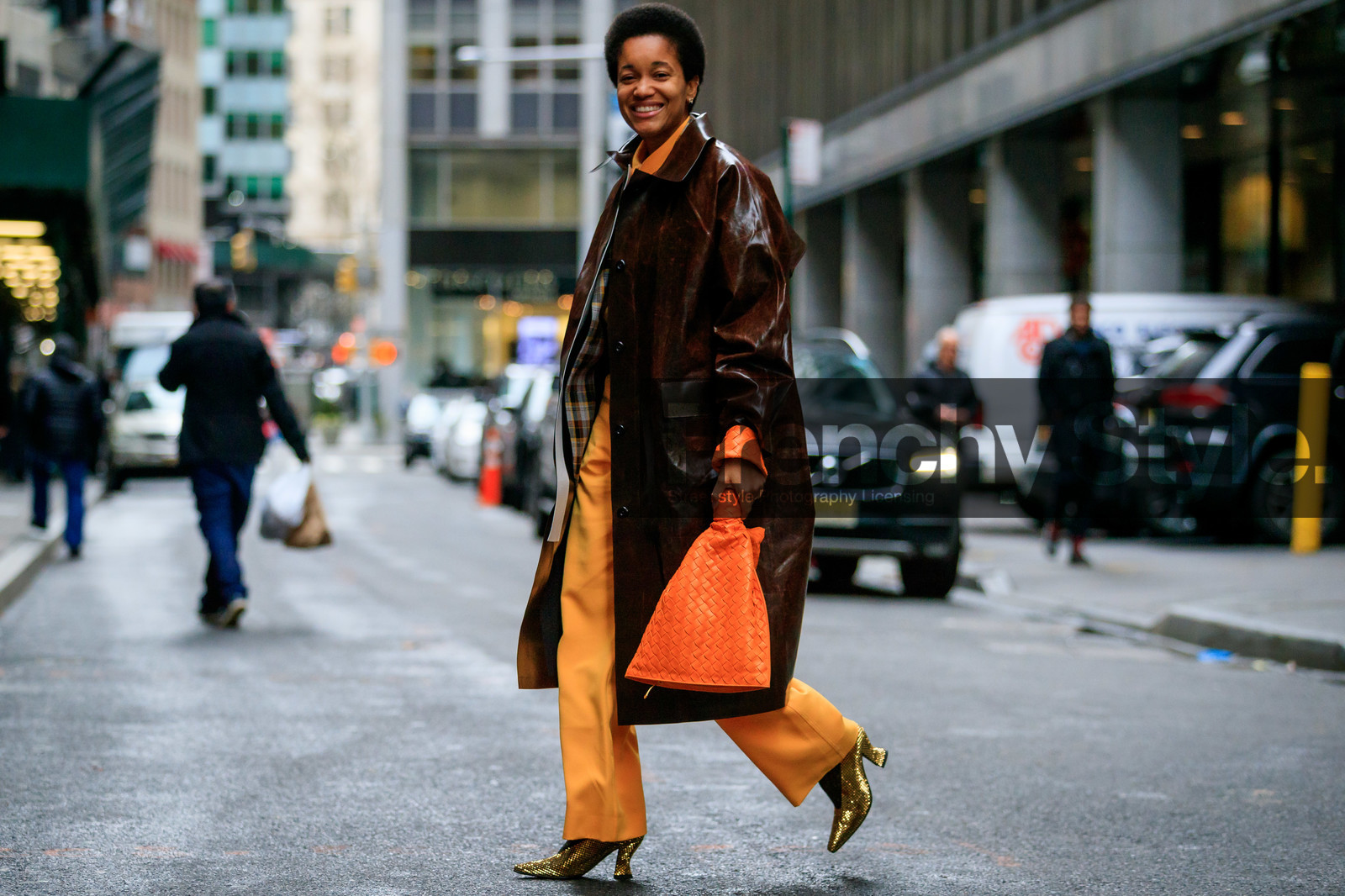tamu mcpherson, yellow shirt, yellow pants, yellow jacket, checked jacket, white jacket, brown jacket, brown leather coat, camel leather bag, orange leather bag, plaited bag, plaited leather bag, strassed shoes, lurex socks, golden shoes, golden socks, bottega veneta bag, fashion week, frenchystyle, FW, jonathan paciullo, street style, AUTUMN WINTER 2020-2021, FALL WINTER 2020-2021, FW 20-21, horizontal, atmosphere details, full length, NYFW, NEW YORK