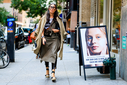 atmosphere details, beige coat, beige dress, black bag, espadrilles, fashion week, frenchystyle, full length, FW, horizontal, jonathan paciullo, layers, NEW YORK, NYFW, SPRING SUMMER 2018, SS 18, street style, Véronique Tristram