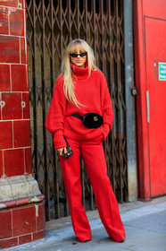 black bag, fanny pack, fany, gucci, leather bag, red pants, red sweater, sunglasses, tone on tone, total look red, trousers, fashion week, frenchystyle, FW, jonathan paciullo, street style, LFW, LONDON, AUTUMN WINTER 2018-2019, AW 18-19, FALL WINTER 2018-2019, FW 18-19, vertical, full length, sandra hagelstam