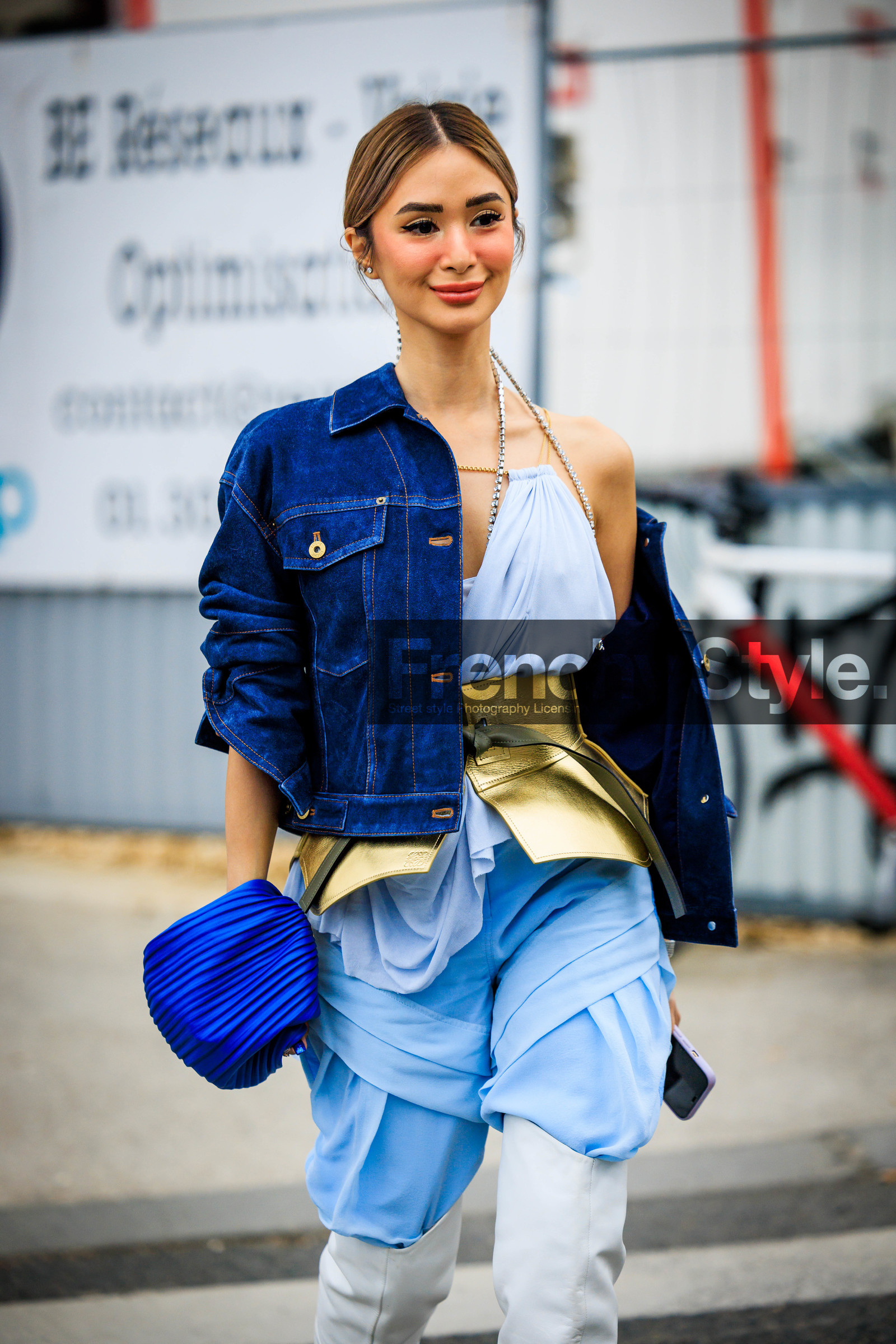 denim jacket, blue jacker, assymetric jumpsuit, blue jumpsuit, golden belt, corset belt, blue pouch, white boots, heart evangelista, street style, jonathan paciullo, FW, frenchystyle, fashion week, AUTUMN WINTER 2022-2023, FALL WINTER 2022_2023, FW 22-23, PFW, PARIS, vertical, detail