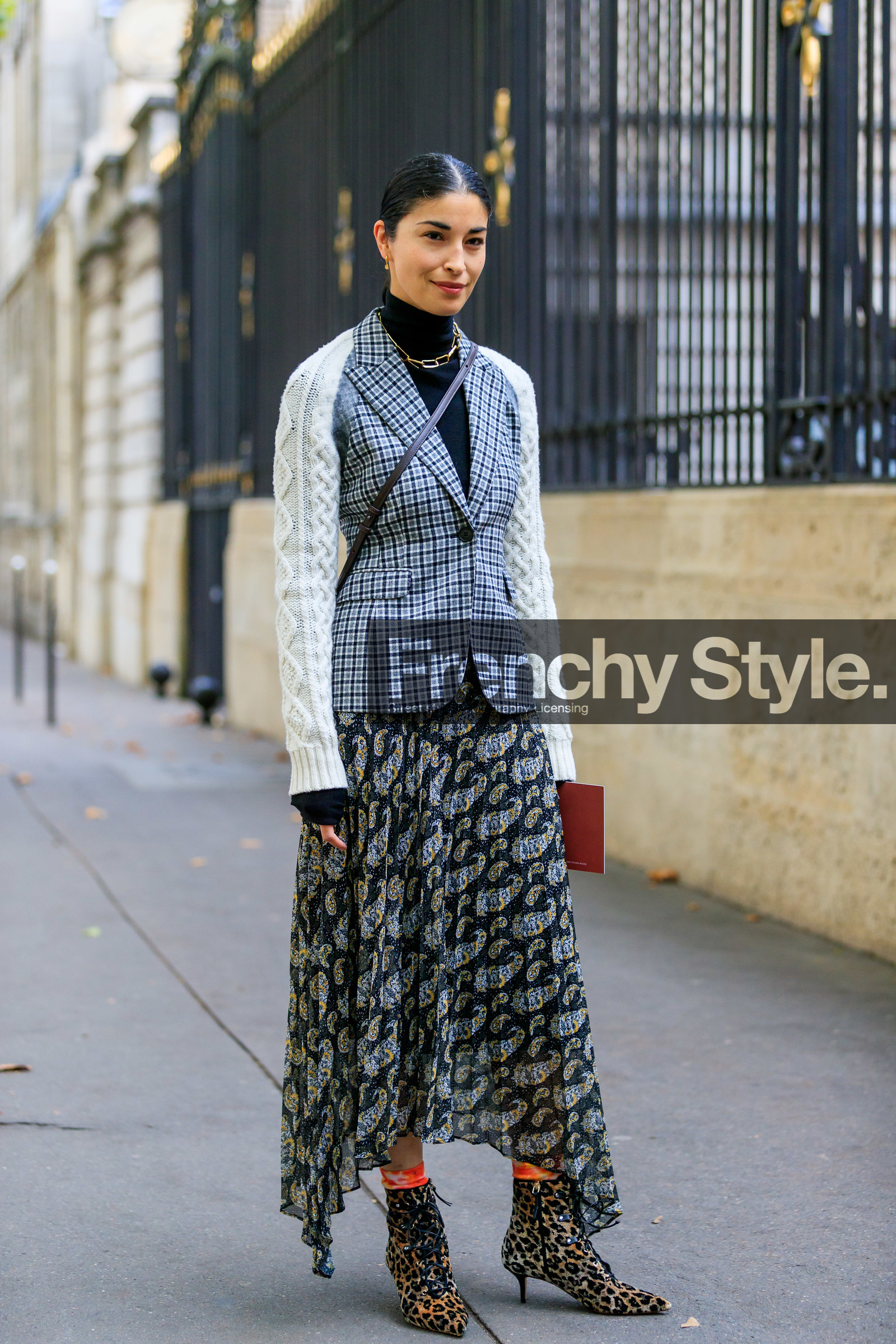caroline issa, white pullover, checked jacket, grey jacket, sleeveless jacket, black pullover, turtleneck pullover, cachemere printed skirt, black skirt, long skirt, asymmetrical skirt, pleated skirt, big chain necklace, golden necklace, leopard printed shoes, low boots, kitten heels boots, laced boots, sharp end boots, tie and dye socks, orange socks, fashion week, frenchystyle, FW, jonathan paciullo, street style, SPRING SUMMER 2020, SS 20, PFW, PARIS, vertical, full length