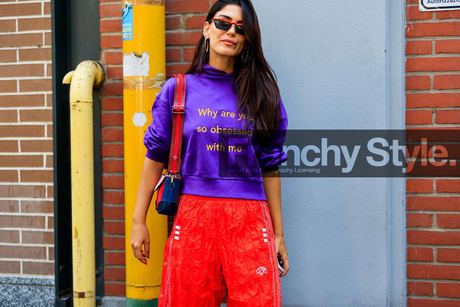 adidas, graphic bag, hoodie, leather bag, multicolor bag, printed bag, printed sweater, purple sweater, red bag, red pants, sunglasses, trousers, street style, jonathan paciullo, FW, frenchystyle, fashion week, MFW, MILAN, SPRING SUMMER 2019, SS 19, atmosphere details, horizontal, detail