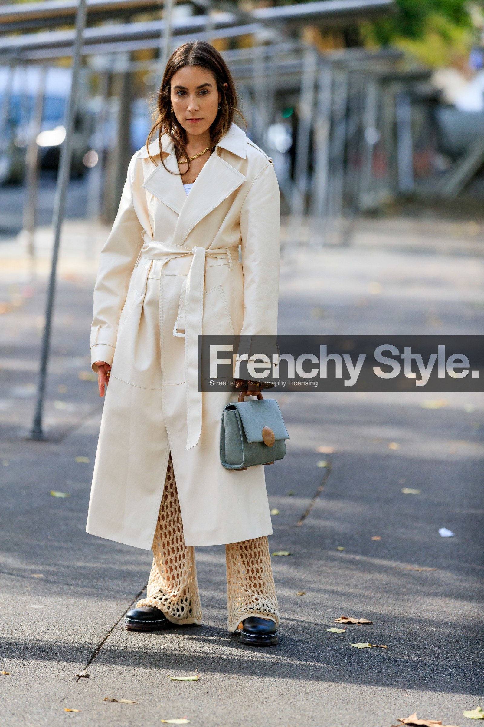 white trench coat, leather trench coat, belted trench coat, white pants, openwork pants, light blue bag, hand bag, suede bag, fashion week, frenchystyle, FW, jonathan paciullo, street style, SPRING SUMMER 2020, SS 20, PFW, PARIS, vertical, full length