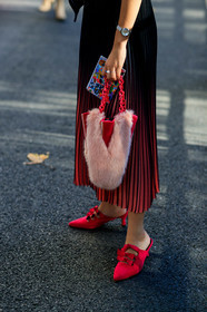 pleated skirt, fur bag, pink bag, red leather bag, hand bag, chain strap bag, heels slipper, red shoes, knot details, suede shoes, fashion week, frenchystyle, FW, jonathan paciullo, street style, vertical, detail, atmosphere details