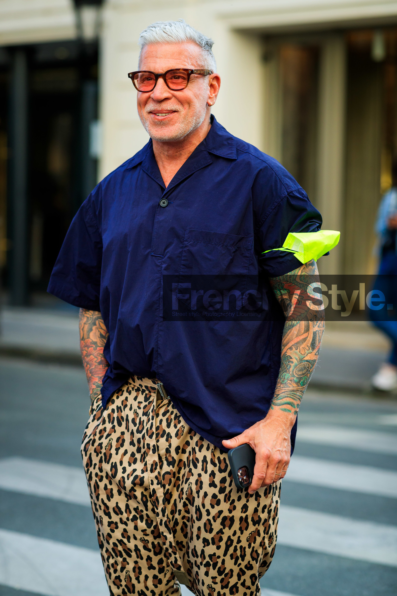 navy blue shirt, short sleeves shirt, leopard printed pants, beige pants, brown pants, tatoo, tatoo detail, scale sunglasses, nick wooster, fashion week, frenchystyle, FW, jonathan paciullo, street style, PFW, PARIS, SPRING SUMMER 2022, SS 22, vertical, atmosphere details, detail
