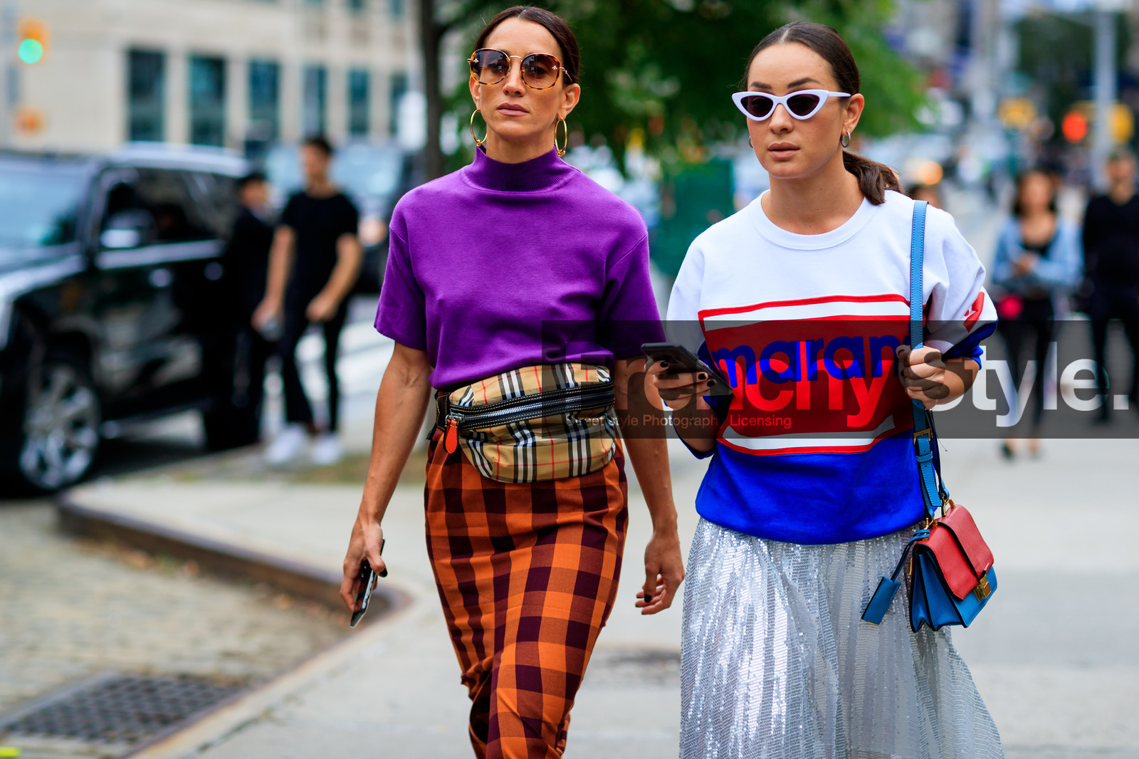 beige bag, blue bag, burberry, checked, fanny pack, gingham, graphic bag, graphic skirt, graphic sweater, isabel marant, leather bag, orange skirt, plaid, pleated skirt, printed bag, printed skirt, printed sweater, purple sweater, red bag, shiny skirt, silver skirt, sunglasses, tartan, white sweater, fashion week, frenchystyle, FW, jonathan paciullo, street style, NYFW, NEW YORK, SPRING SUMMER 2019, SS 19, atmosphere details, horizontal, detail