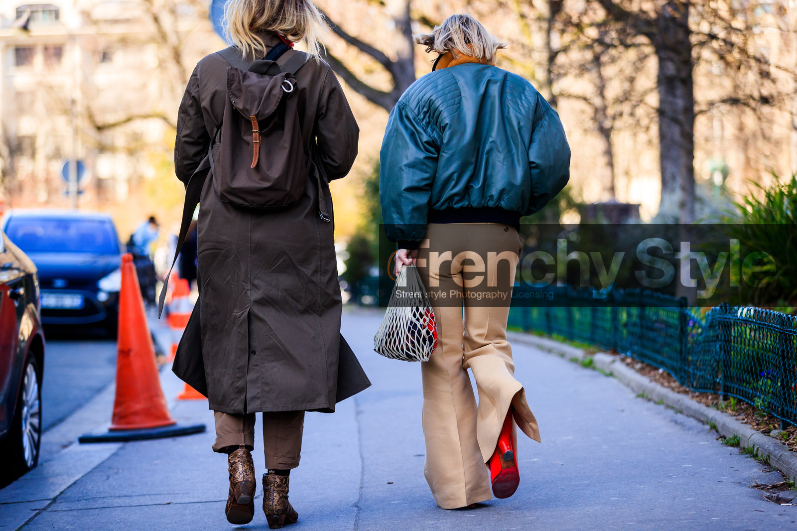 atmosphere details, AUTUMN WINTER 2017-2018, AW 17-18, back detail, beige pants, bomber jacket, brown bag, brown boots, brown coat, brown pants, detail, FALL WINTER 2017-2018, fashion week, fishnet, frenchystyle, FW, FW 17-18, green jacket, high heels, horizontal, jonathan paciullo, leather bag, leather shoes, PARIS, PFW, red shoes, street style, tone on tone, total look brown, trousers