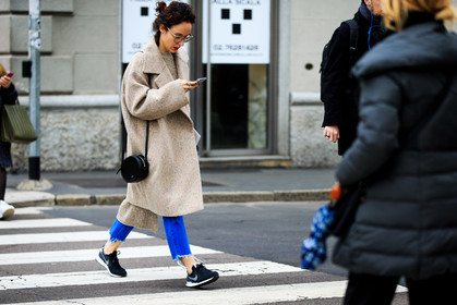 atmosphere details, AUTUMN WINTER 2016-2017, AW 16-17, beige coat, beige jacket, beige sweater, black bag, black sneakers, blue denim, denim pants, detail, FALL WINTER 2016-2017, fashion week, frenchystyle, FW, FW 16-17, horizontal, iphone, jeans, jonathan paciullo, leather bag, LFW, LONDON, MENSWEAR, nike, oversize, ripped pants, street style, trousers