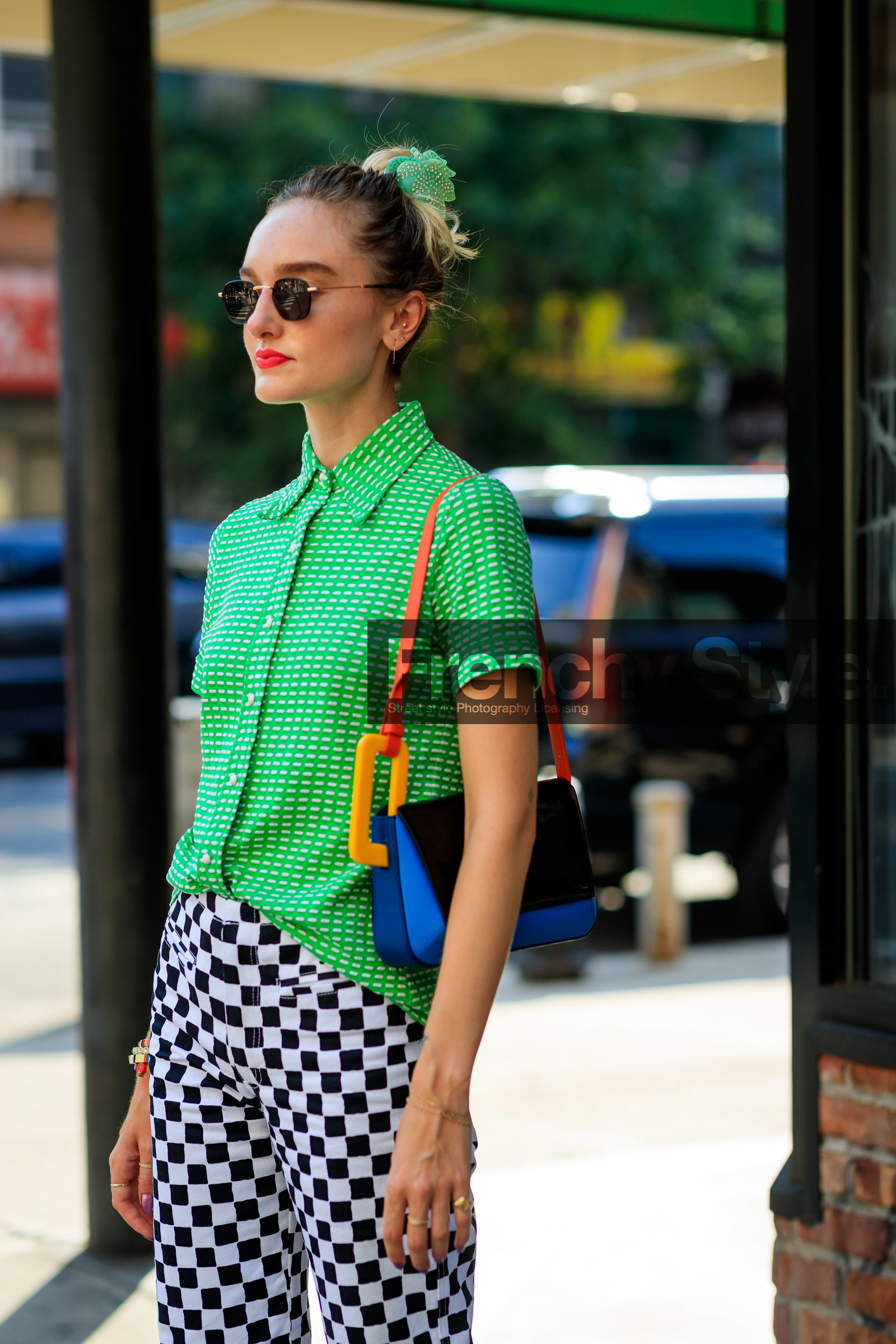 black and white, blue bag, checked, gingham, graphic pants, green shirt, hair jewels, hannah baxter, leather bag, multicolor bag, plaid, printed pants, red lips, sunglasses, trousers, street style, jonathan paciullo, FW, frenchystyle, fashion week, NEW YORK, NYFW, SPRING SUMMER 2020, SS 20, vertical, detail, atmosphere details