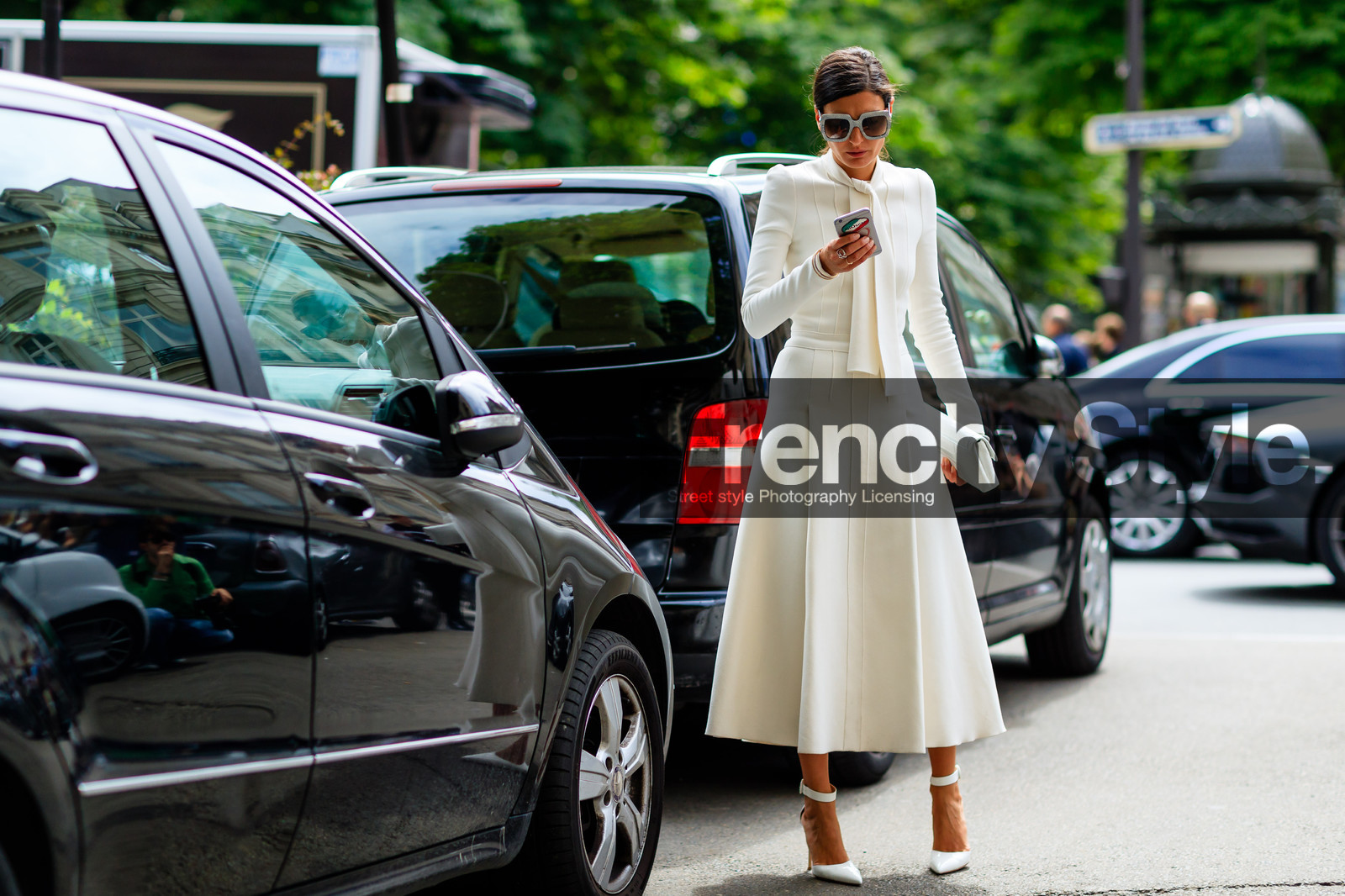 atmosphere details, AUTUMN WINTER 2016-2017, AW 16-17, FALL WINTER 2016-2017, fashion week, frenchystyle, full length, fun sunglasses, FW, FW 16-17, giovanna battaglia, graphic clutch, HAUTE COUTURE, high heels, horizontal, jonathan paciullo, leather shoes, MENSWEAR, PARIS, PFW, printed clutch, street style, sunglasses, white clutch, white dress, white heels, white sandals
