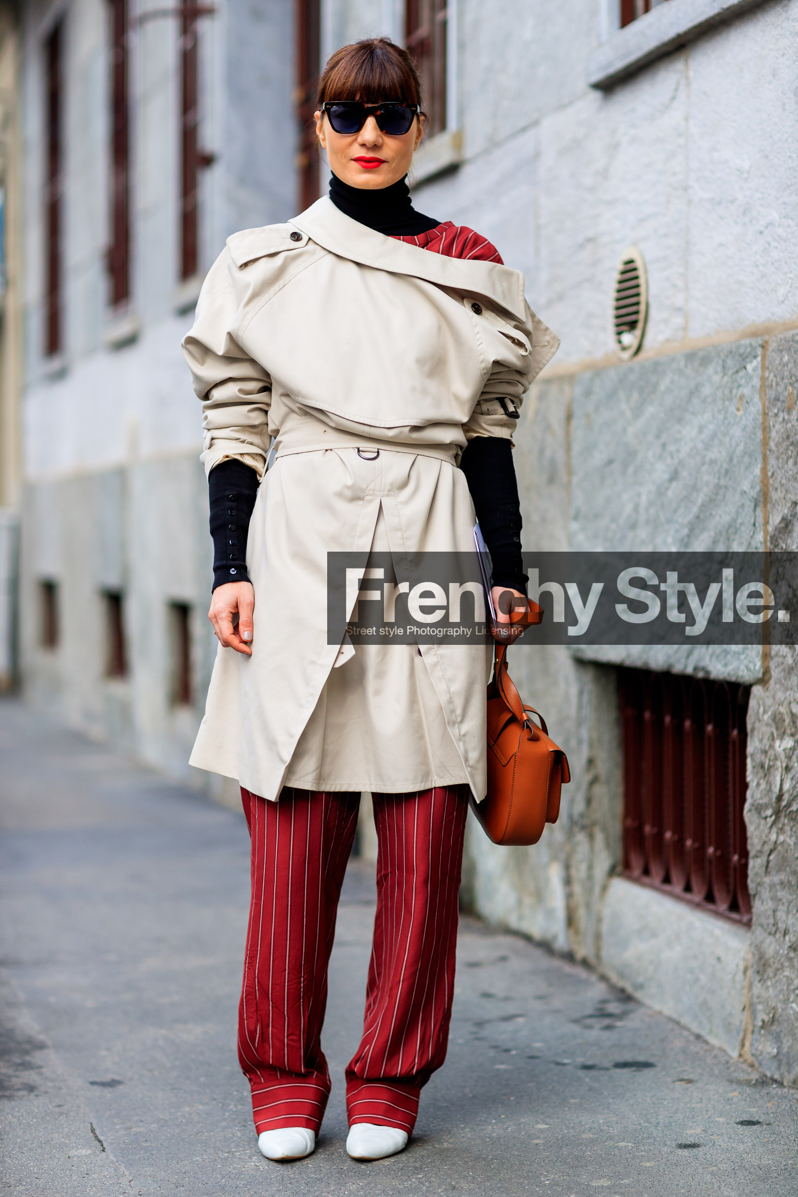 AUTUMN WINTER 2017-2018, AW 17-18, backwards, beige coat, belted coat, black sweater, brown bag, FALL WINTER 2017-2018, fashion week, frenchystyle, full length, FW, FW 17-18, jonathan paciullo, leather bag, leather shoes, MFW, MILAN, red pants, red shirt, street style, striped pants, striped shirt, sunglasses, trench coat, trousers, vertical, white shoes