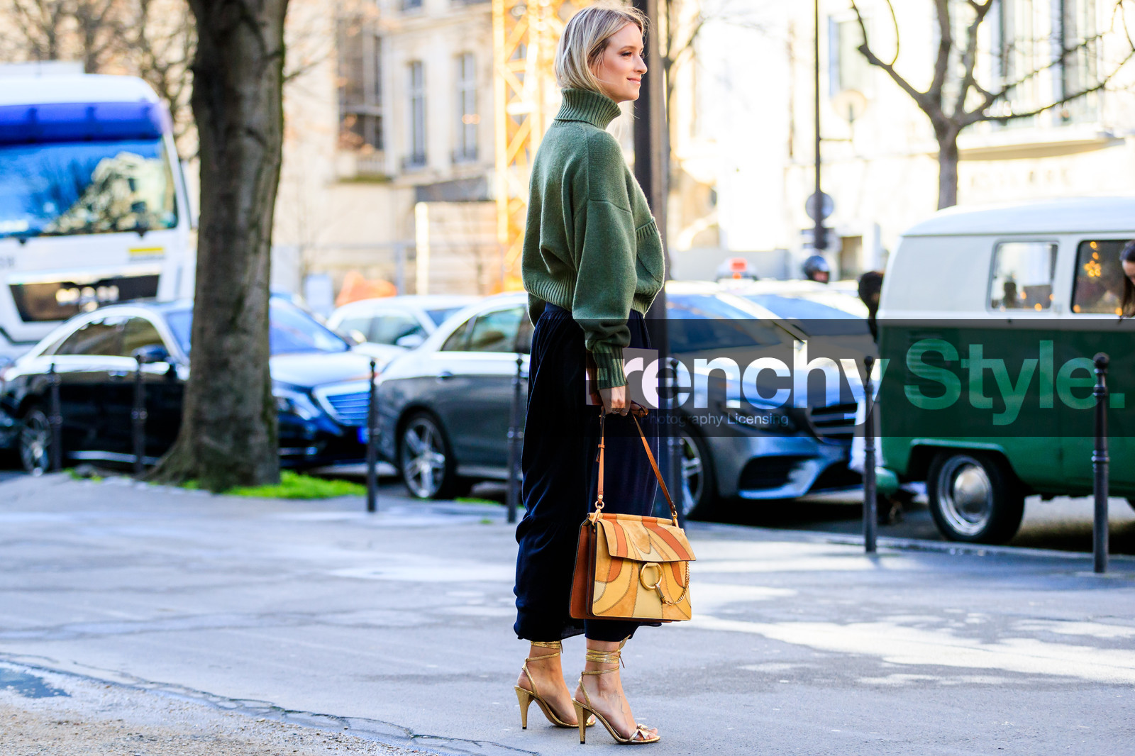 atmosphere details, AUTUMN WINTER 2017-2018, AW 17-18, black skirt, Charlotte Groeneveld, chloe, FALL WINTER 2017-2018, fashion week, frenchystyle, full length, FW, FW 17-18, golden shoes, graphic bag, green sweater, high heels, horizontal, jonathan paciullo, leather bag, leather shoes, PARIS, PFW, printed bag, psychedelic, street style, yellow bag