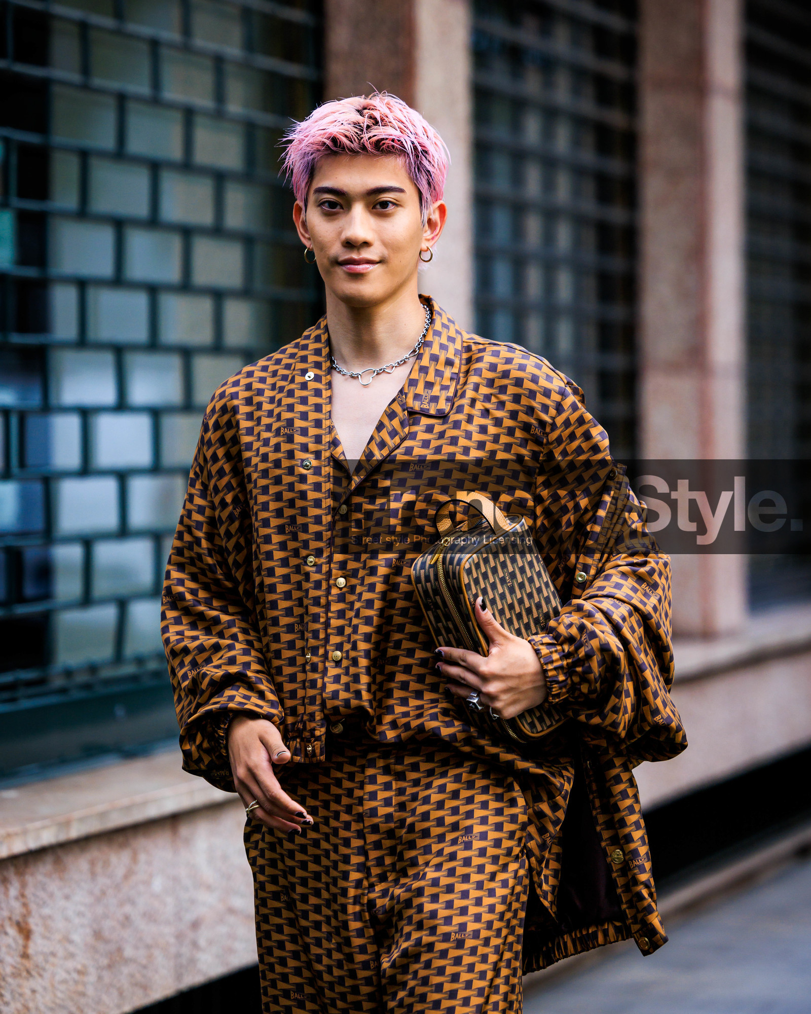 MILAN, MFW, frenchystyle, fashion week, FW, jonathan paciullo, street style, SPRING SUMMER 2024, SS 24, vertical, atmosphere details, detail