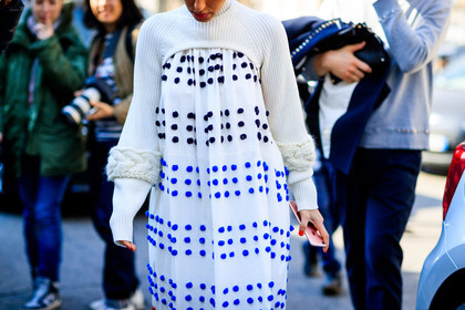 atmosphere details, AUTUMN WINTER 2017-2018, AW 17-18, detail, FALL WINTER 2017-2018, fashion week, frenchystyle, FW, FW 17-18, graphic dress, horizontal, jonathan paciullo, long dress, MFW, MILAN, polka dot, printed dress, street style, white dress, white knit