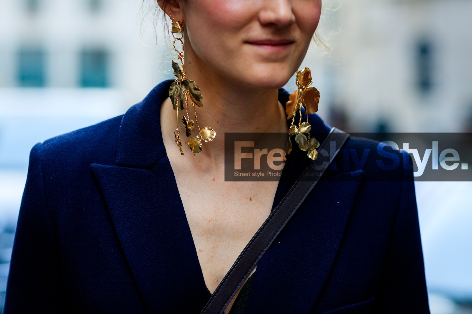 atmosphere details, AUTUMN WINTER 2017-2018, AW 17-18, blazer, detail, earrings, FALL WINTER 2017-2018, fashion week, frenchystyle, FW, FW 17-18, golden details, horizontal, jonathan paciullo, MFW, MILAN, navy jacket, street style