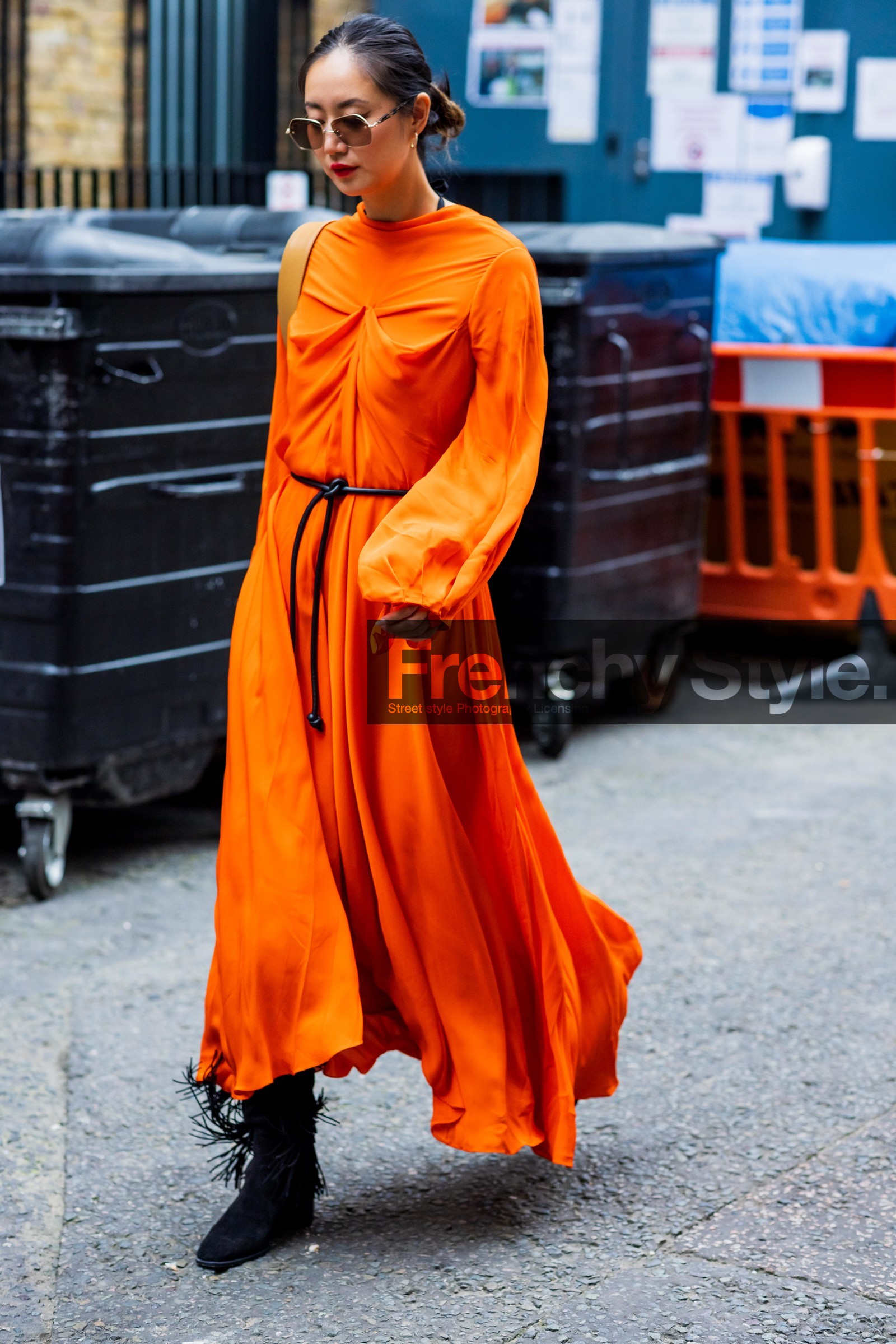 Betty Bachz, orange, long dress, belt, boots, black, sunglasses, fashion week, frenchystyle, FW, jonathan paciullo, street style, SS 22, SPRING SUMMER 2022, LFW, LONDON, vertical, full length