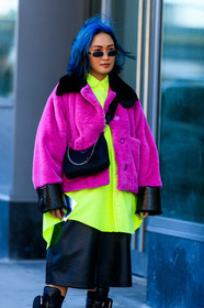 laureen uy, blue hair, dyed hair, small sunglasses, metalic frame sunglasses, purple coat, fur coat, neon yellow shirt, black leather bermuda shorts, prada bag, black bag, crossbody bag, vinyl coat, polish coat, fashion week, frenchystyle, FW, jonathan paciullo, street style, AUTUMN WINTER 2020-2021, FALL WINTER 2020-2021, FW 20-21, vertical, atmosphere details, detail, NYFW, NEW YORK