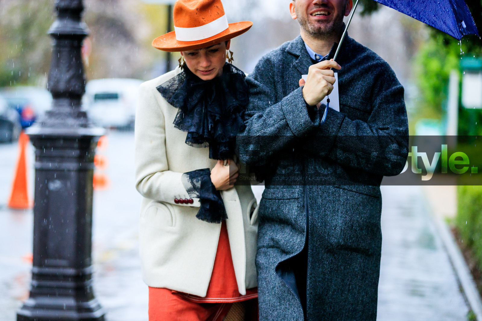 atmosphere details, AUTUMN WINTER 2017-2018, AW 17-18, black shirt, blazer, bow collar, detail, FALL WINTER 2017-2018, fashion week, frenchystyle, FW, FW 17-18, grey coat, horizontal, jonathan paciullo, lace, orange hat, PARIS, PFW, street style, umbrella, white jacket