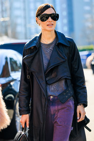 black sunglasses, black trench, leather trench, leather trench coat, purple jeans, grey tshirt, giorgia tordini, fashion week, frenchystyle, FW, jonathan paciullo, street style, MFW, MILAN, FALL WINTER 2022_2023, AUTUMN WINTER 2022-2023, FW 22-23, vertical, atmosphere details