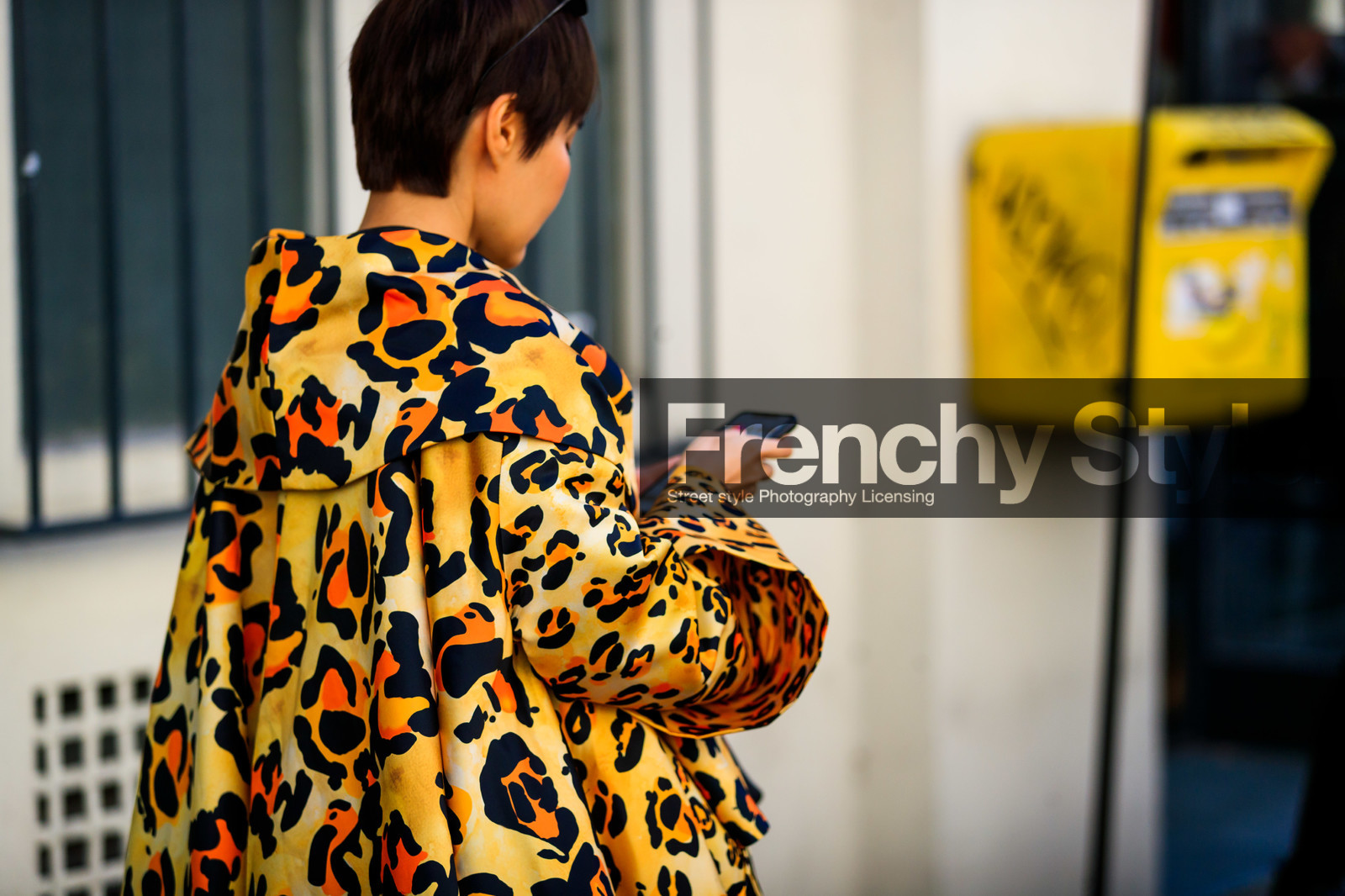 animal print, graphic jacket, leopard, printed jacket, yellow coat, fashion week, frenchystyle, FW, jonathan paciullo, street style, PFW, PARIS, AUTUMN WINTER 2019-2020, AW 19-20, FALL WINTER 2019-2020, FW 19-20, horizontal, atmosphere details, detail