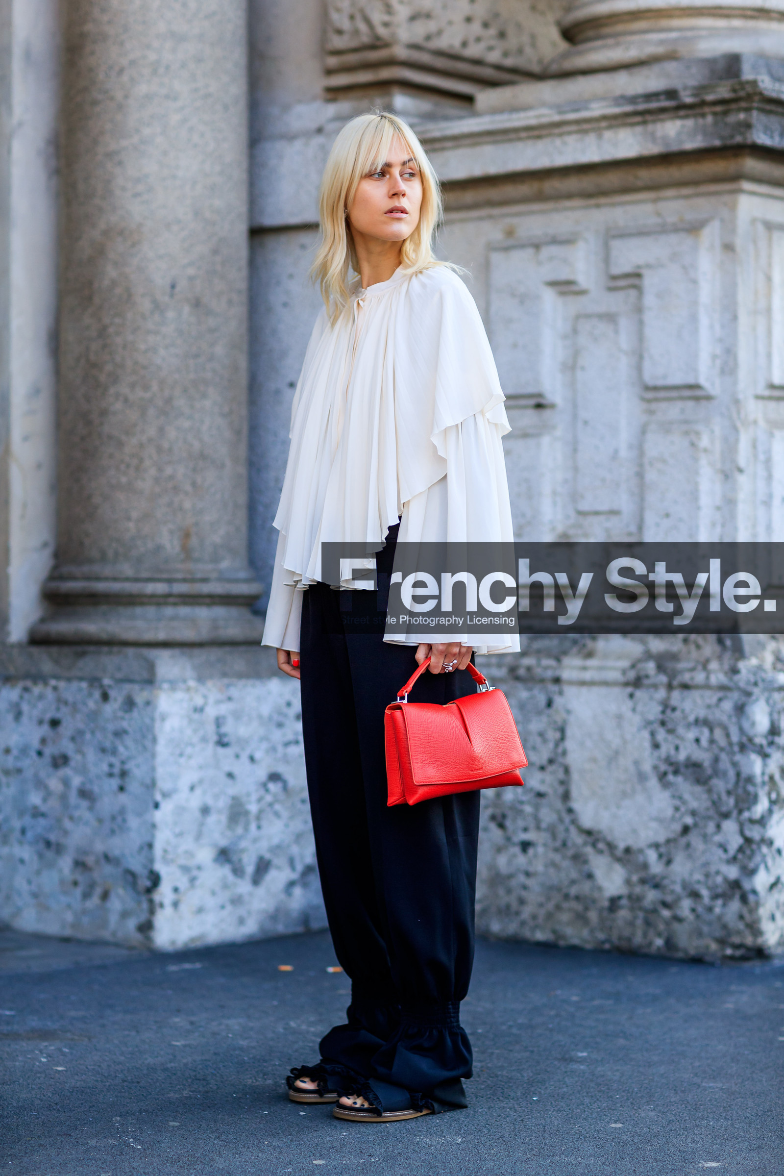 AUTUMN WINTER 2017-2018, AW 17-18, black pants, FALL WINTER 2017-2018, fashion week, frenchystyle, full length, FW, FW 17-18, jil sander, jonathan paciullo, leather bag, leather shoes, MFW, MILAN, red bag, street style, trousers, vertical, white shirt, wide pants