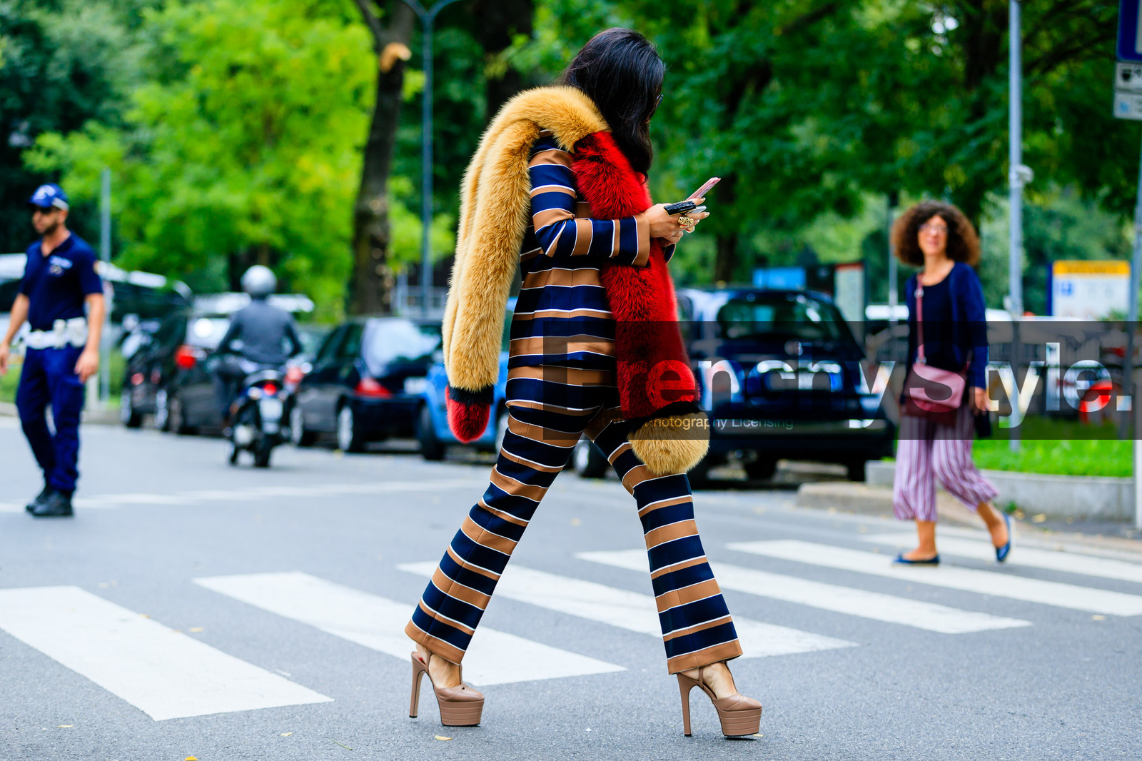 atmosphere details, beige shoes, fashion week, frenchystyle, full length, fur scarf, FW, graphic jacket, graphic pants, graphic suit, gucci, high heels, horizontal, jonathan paciullo, leather shoes, MFW, MILAN, navy suit, printed jacket, printed pants, printed suit, red fur, SPRING SUMMER 2017, SS 17, street style, striped jacket, striped pants, striped suit, trousers, yellow fur