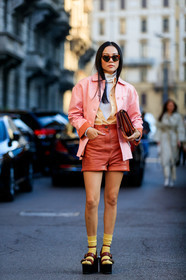 yoyo cao, light pink leather jacket, pink leather jacket, leather jacket, red leather shorts, camel leather shorts, mini shorts, light beige shirt, white pullover, turtleneck pullover, scale sunglasses, yellow socks, brown leather sandals, platform sandals, fashion week, frenchystyle, FW, jonathan paciullo, street style, MFW, MILAN, AUTUMN WINTER 2020-2021, FALL WINTER 2020-2021, FW 20-21, vertical, full length