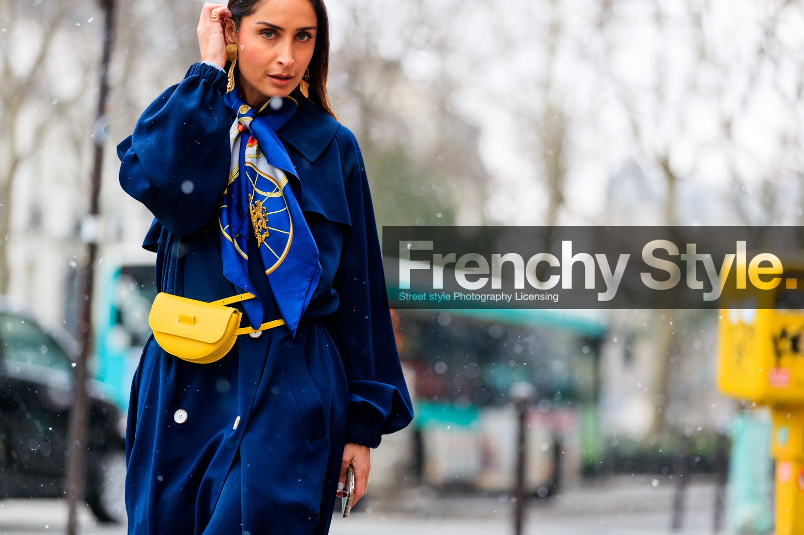 blue coat, blue scarf, earrings, fanny pack, leather bag, trench coat, yellow bag, fashion week, frenchystyle, FW, jonathan paciullo, street style, PFW, PARIS, AUTUMN WINTER 2018-2019, FALL WINTER 2018-2019, FW 18-19, horizontal, atmosphere details, erin adamson
