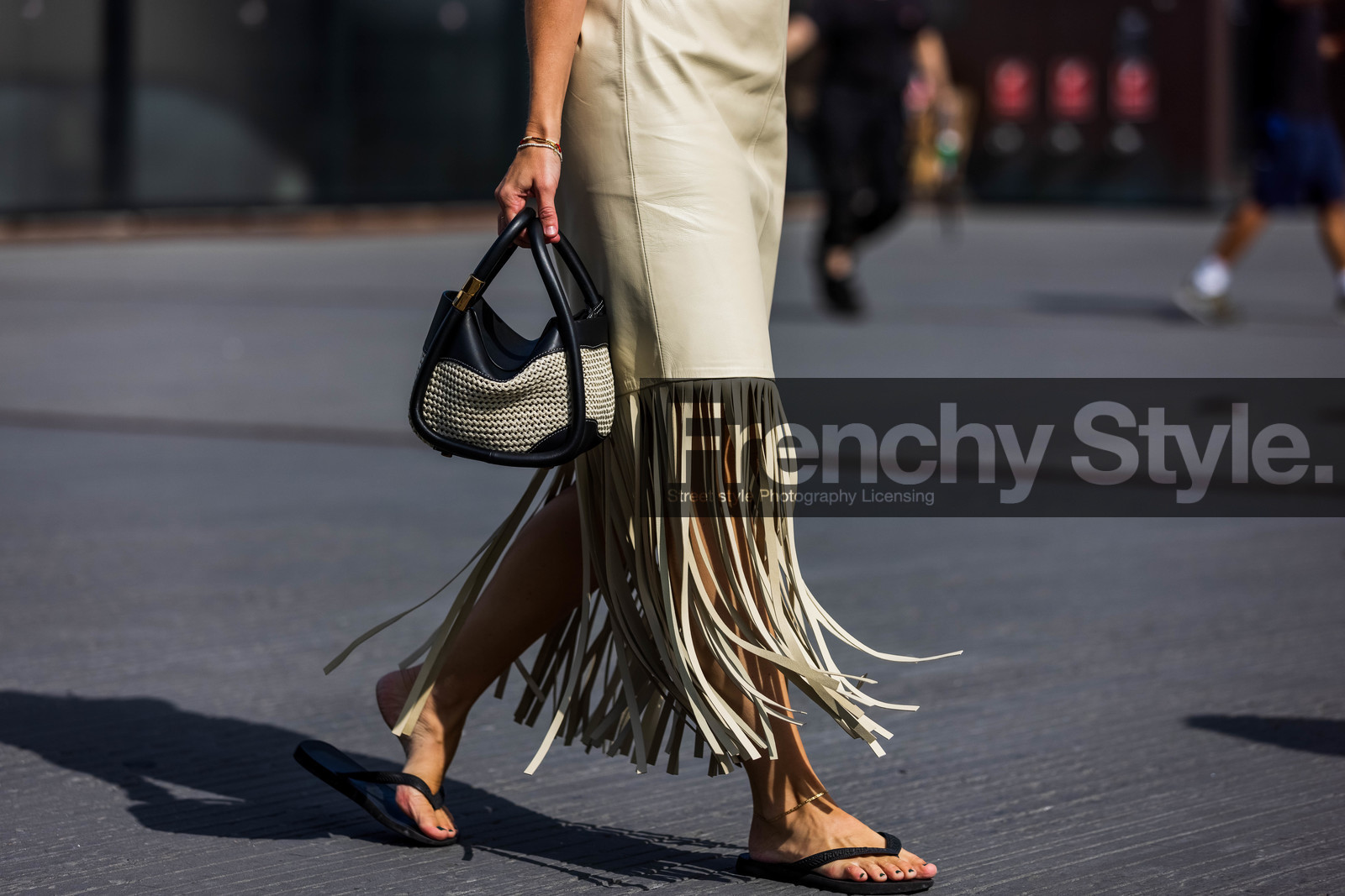 light beige leather dress, beige leather dress, long dress, fringe dress, black sandals, black leather bag, hand bag, round shape bag, bucket bag, beige bag, flip flop shoes, havaianas shoes, flat sandals, flat slippers, close up detail, shoes detail, bag detail, fashion week, frenchystyle, FW, jonathan paciullo, street style, SPRING SUMMER 2022, SS 22, COPENHAGEN, CPHFW, atmosphere details, horizontal